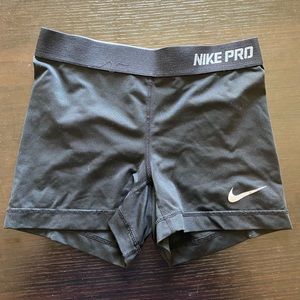 Women’s Nike pro 3”